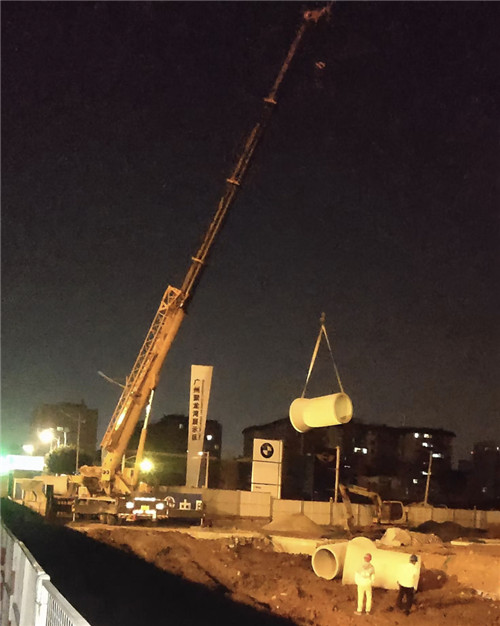 嫩江市“弯臂矫正”—— 吊车的 “形变补偿” 技术